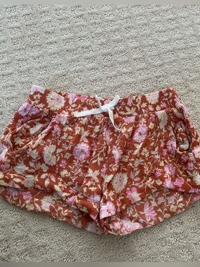 Like New Girls Billabong Shorts Size Medium